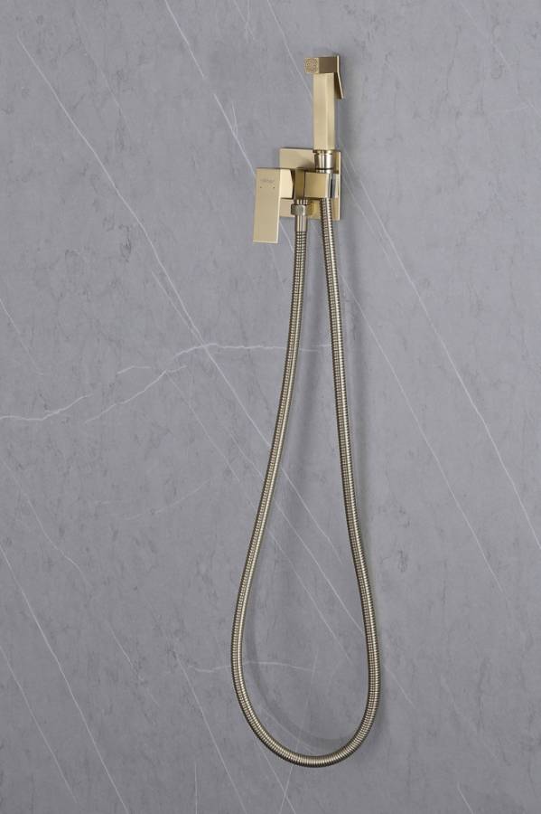 Смеситель ABBER Daheim AF8226G с гигиеническим душем, золото матовое Смеситель ABBER Daheim AF8226G с гигиеническим душем, золото матовое
