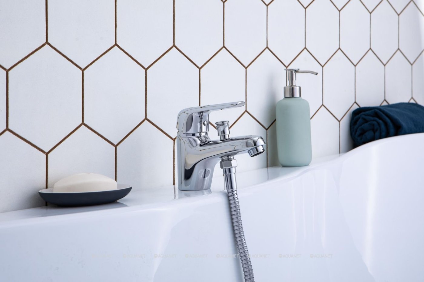 Смеситель на борт ванны Aquanet Pragmatic AF430-61С Смеситель на борт ванны Aquanet Pragmatic AF430-61С