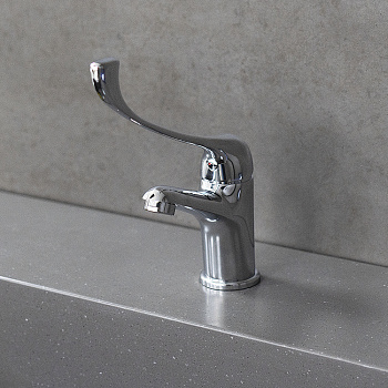 Смеситель для раковины с локтевой рукояткой, монолитный, высота излива 8 см, длина 9 см, латунь/хром