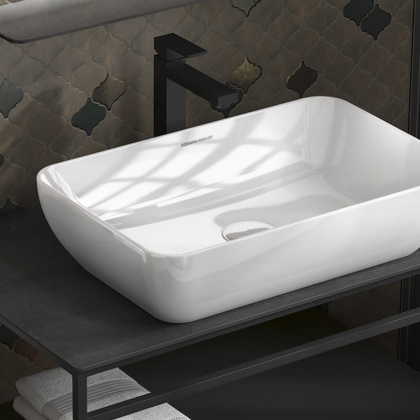 Смеситель для раковины FUTURA однорычажный высокий без донного клапана 3/8, матовый черный Смеситель для раковины FUTURA однорычажный высокий без донного клапана 3/8, матовый черный