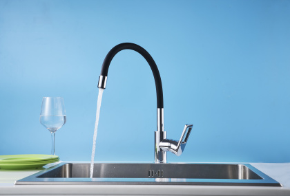 Смеситель Rossinka Z35-35U-Black для кухни с гибким цветным изливом