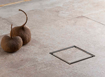 13000086 Точечный трап 150х150 мм Confluo Standard Ceramic 2, полая под плитку, с рамкой Исполнение: Хром 