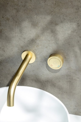 Смеситель автоматический для раковины из стены на 2 отв. TECH Matt Gold Смеситель автоматический для раковины из стены на 2 отв. TECH Matt Gold