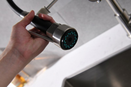 Смеситель для кухни с поворотным и гибким изливом, нержавеющая сталь, исполнение сатин BB-LAM50-IN Смеситель для кухни с поворотным и гибким изливом, нержавеющая сталь, исполнение сатин BB-LAM50-IN